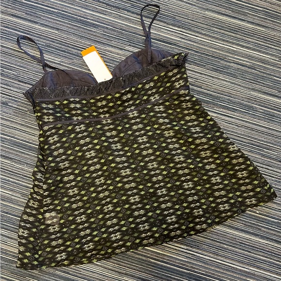🆕Cynthia Steffe Green Printed Cami in Size 8 - Picture 2 of 5